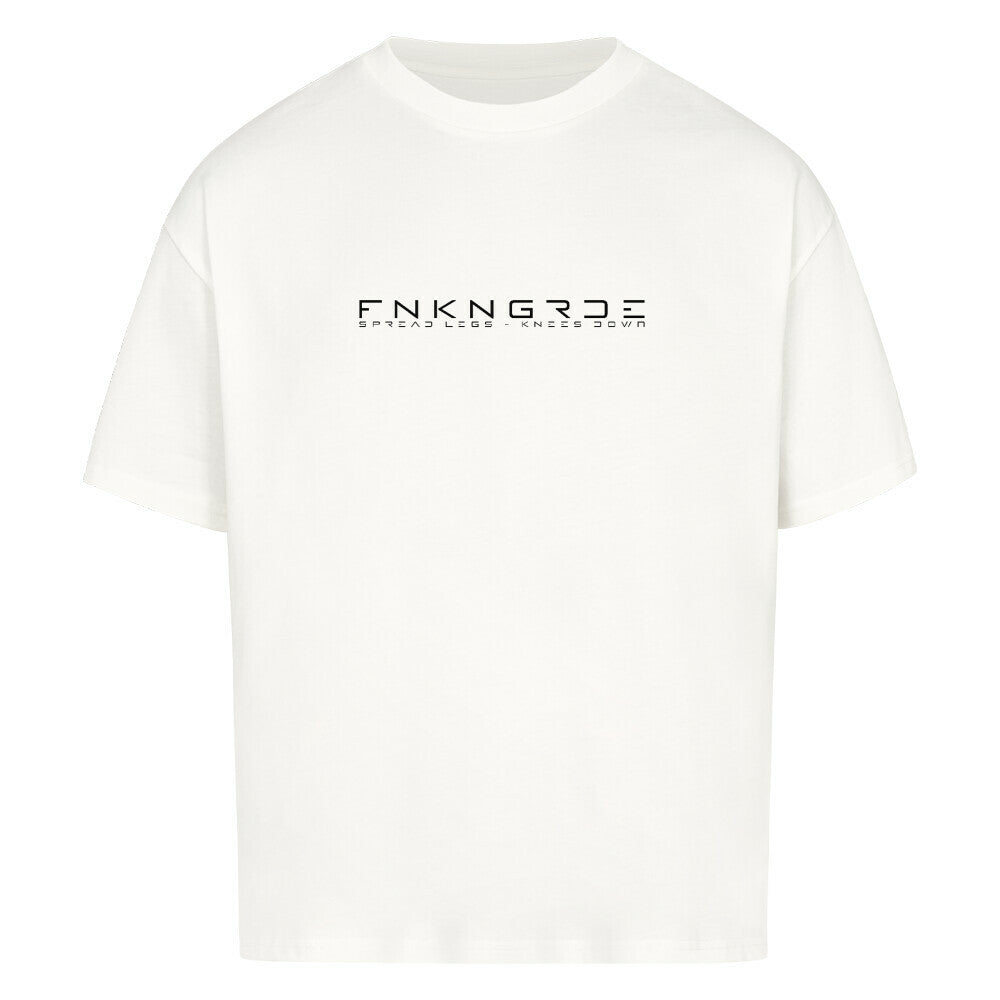 Oversized T-Shirt Funkengarde – Spread Legs / Knees Down von Mazares Racing. weißes Biker-Shirt aus 100 % Baumwolle (240 g/m²) mit Racing-Motiv und Schriftzügen. Streetwear für Motorradfahrer und Racing-Fans.