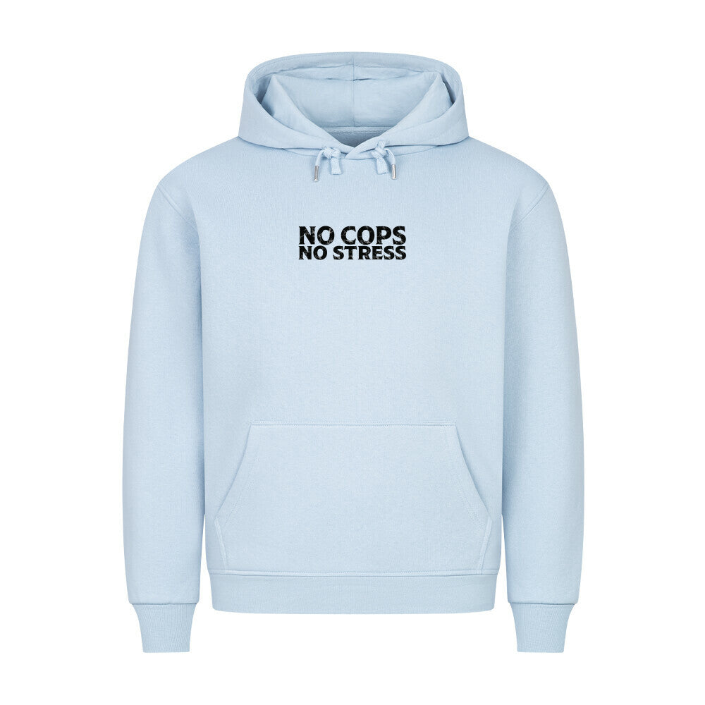 Frontansicht eines schwarzen Mazares Classic Hoodies mit „No Cops No Stress“ Schriftzug auf der Brust. Klassischer Schnitt mit Kapuze inklusive Metallkordeln und Bauchtasche.