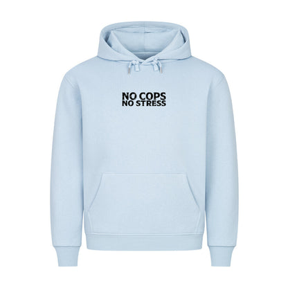 Frontansicht eines schwarzen Mazares Classic Hoodies mit „No Cops No Stress“ Schriftzug auf der Brust. Klassischer Schnitt mit Kapuze inklusive Metallkordeln und Bauchtasche.