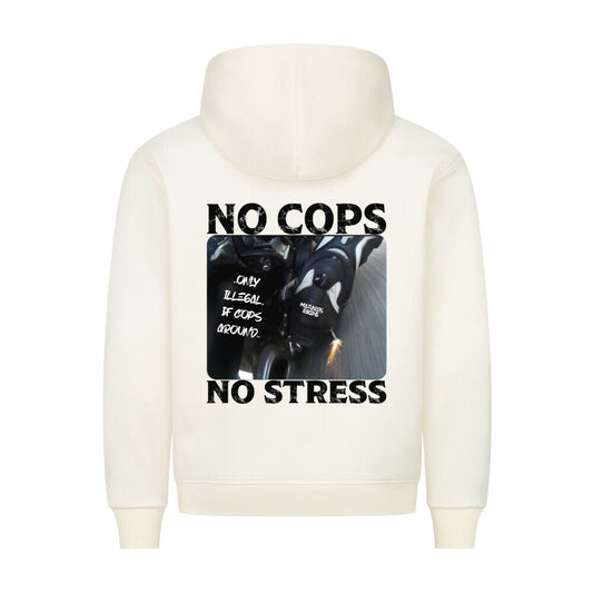 Frontansicht eines schwarzen Mazares Classic Hoodies mit „No Cops No Stress“ Schriftzug auf der Brust. Klassischer Schnitt mit Kapuze inklusive Metallkordeln und Bauchtasche.