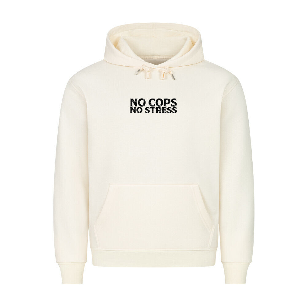Frontansicht eines schwarzen Mazares Classic Hoodies mit „No Cops No Stress“ Schriftzug auf der Brust. Klassischer Schnitt mit Kapuze inklusive Metallkordeln und Bauchtasche.