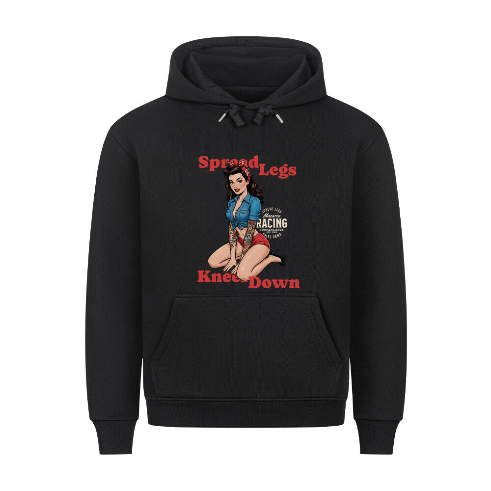 Mazares Racing Classic Hoodie „Spread Legs / Knees Down“ – schwarzer Kapuzenpullover mit Retro-Pin-up Frontprint und Mazares Racing Logo, 80 % Baumwolle, 20 % Polyester.