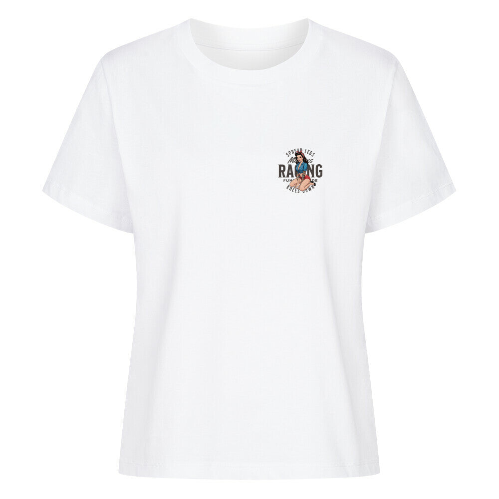 Mazares Racing Damen Shirt „Spread Legs / Knees Down“ – leichtes Bio-Baumwollshirt in legerem Schnitt mit Retro-Pin-up-Print und Mazares Racing Logo. weiß