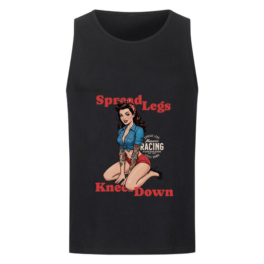 Mazares Racing Herren Tanktop „Spread Legs / Knees Down“ – leichtes Baumwoll-Tanktop im lässigen Fit mit Retro-Pin-up Frontprint und Mazares Logo. schwarz