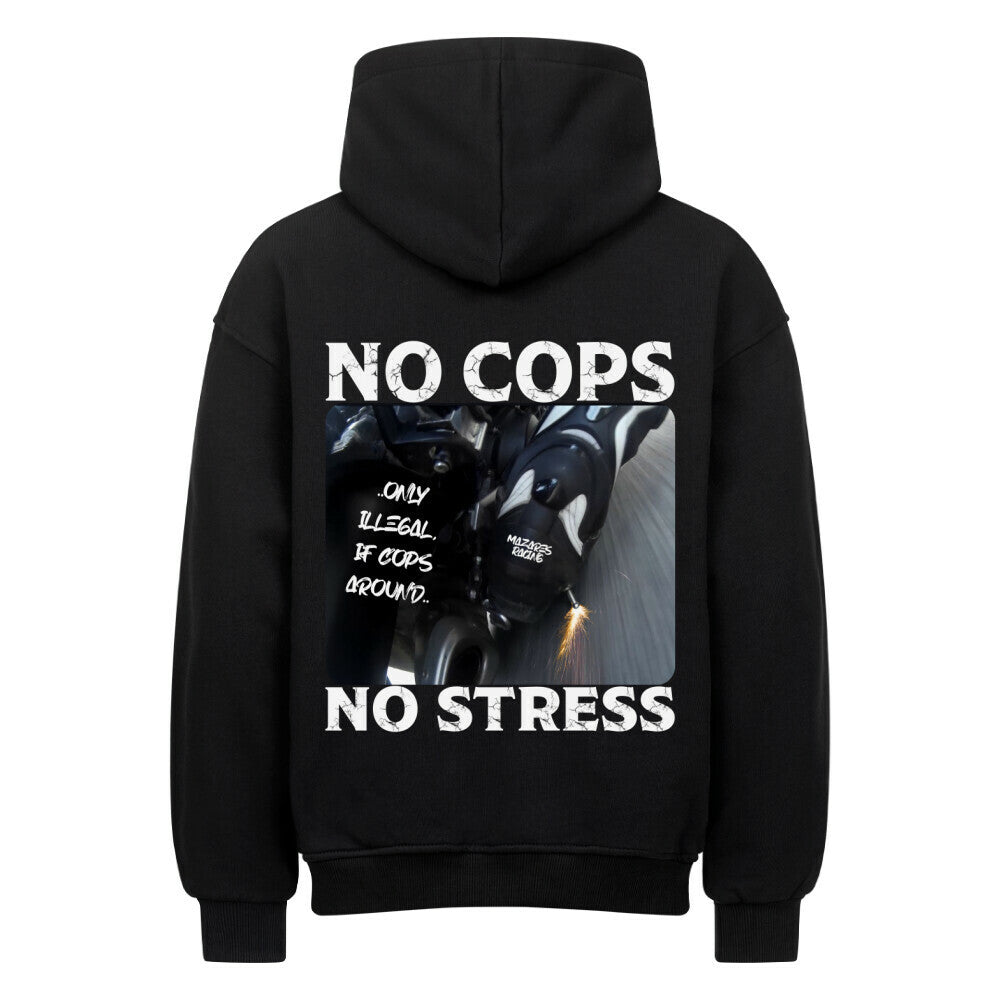 Frontansicht eines Mazares Oversized Hoodies in schwarz mit minimalistischem „No Cops No Stress“ Schriftzug auf der Brust. Der Hoodie hat einen modernen Oversized-Schnitt mit Drop Shoulders und einer großen Bauchtasche.