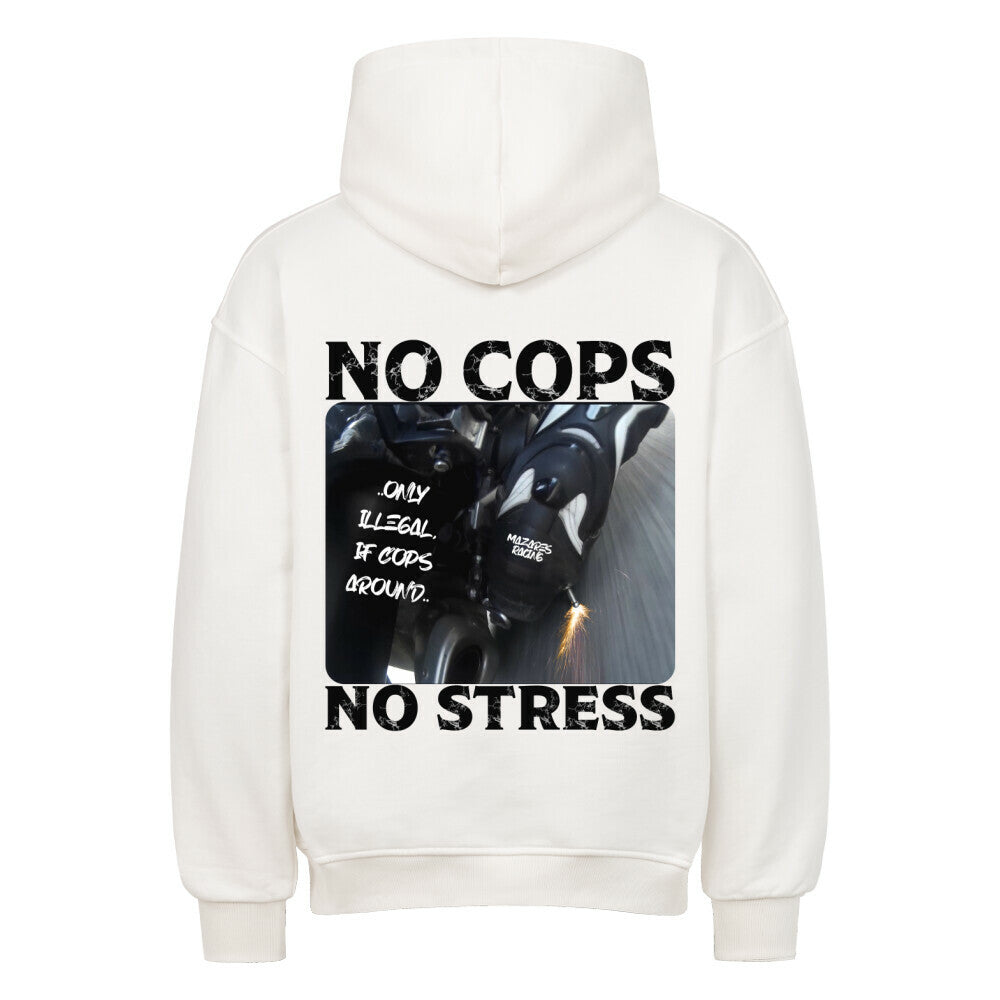 Frontansicht eines Mazares Oversized Hoodies in Schwarz mit minimalistischem „No Cops No Stress“ Schriftzug auf der Brust. Der Hoodie hat einen modernen Oversized-Schnitt mit Drop Shoulders und einer großen Bauchtasche.
