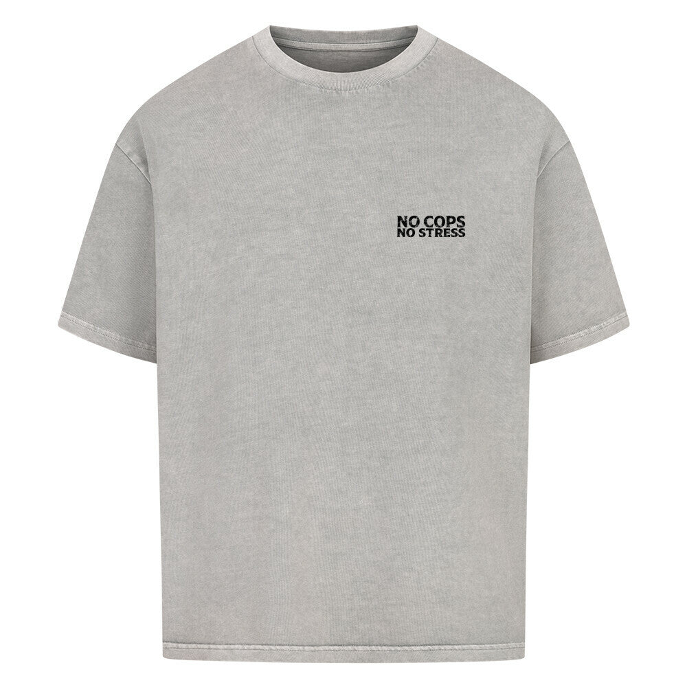 Mazares Oversized Shirt mit „No Cops No Stress“ Schriftzug auf der Brust. Lockerer Oversized-Schnitt mit Drop Shoulders und minimalistischem Biker-Design.