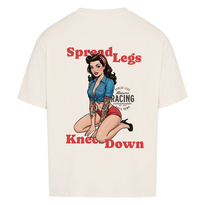 Mazares Racing Oversized Shirt Spread Legs – Knees Down mit Retro Pin-up Motiv, 100 % Baumwolle, 240 g Stoffdichte, lässige Biker Streetwear. natural raw