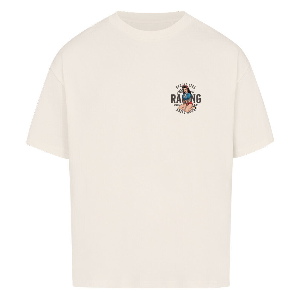 Mazares Racing Oversized Shirt Spread Legs – Knees Down mit Retro Pin-up Motiv, 100 % Baumwolle, 240 g Stoffdichte, lässige Biker Streetwear. natural raw