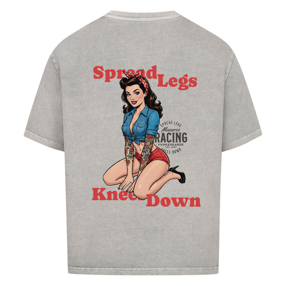 Mazares Racing Oversized Shirt Spread Legs – Knees Down mit Retro Pin-up Motiv, 100 % Baumwolle, 240 g Stoffdichte, lässige Biker Streetwear. washed grey