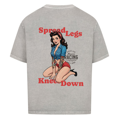 Mazares Racing Oversized Shirt Spread Legs – Knees Down mit Retro Pin-up Motiv, 100 % Baumwolle, 240 g Stoffdichte, lässige Biker Streetwear. washed grey