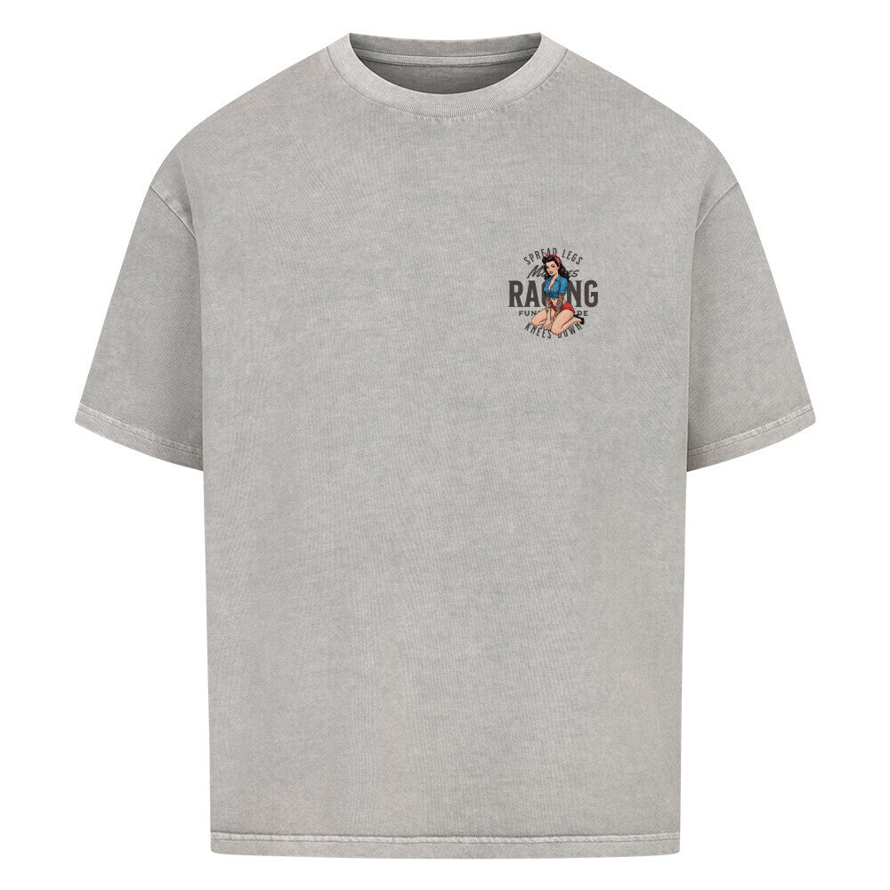 Mazares Racing Oversized Shirt Spread Legs – Knees Down mit Retro Pin-up Motiv, 100 % Baumwolle, 240 g Stoffdichte, lässige Biker Streetwear. washed grey