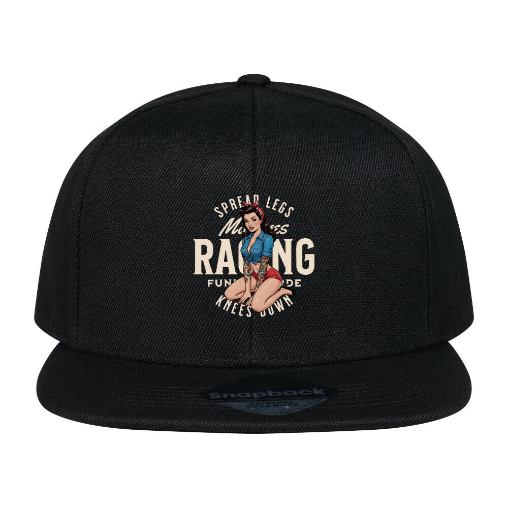 Schwarze Mazares Spread Legs Funkengarde Snapback mit Flat Peak und printed Frontlogo im Retro Design