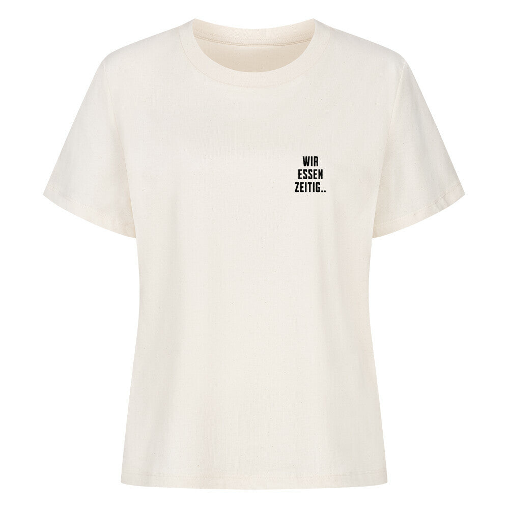 Natural Raw Damen T-Shirt mit minimalistischem Brustprint „Wir essen zeitig“ und großem Rückenprint „Sorry, wir essen zeitig“ im Mazares Biker Design.