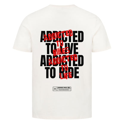 Ride Addicted Herren T-Shirt mit großem typografischem Rückenprint. Das Design vereint die Leidenschaft für Motorräder, das Fahren und das Lebensgefühl auf zwei Rädern. Motorradbekleidung und Biker Streetwear von Mazares Racing. natural raw