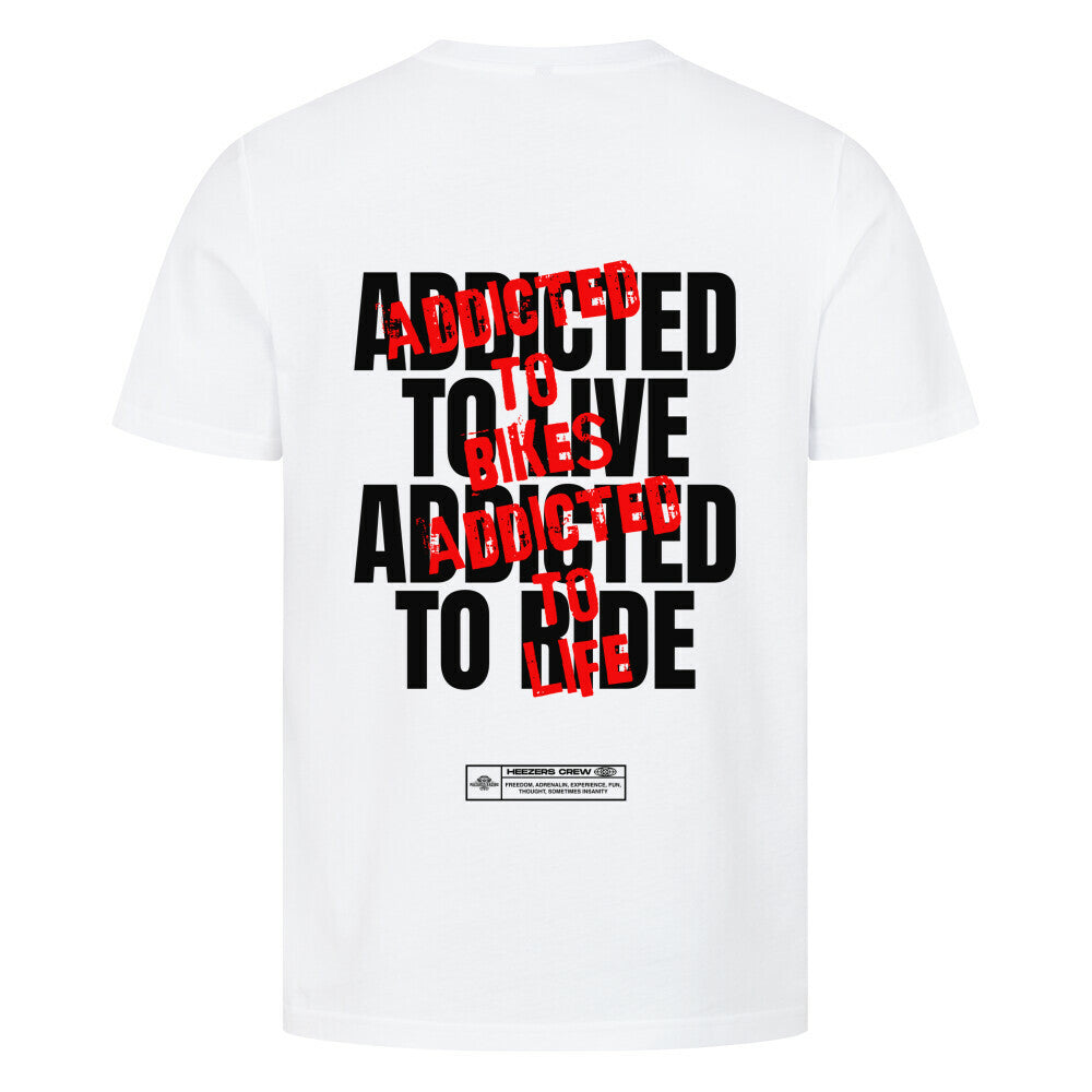 Ride Addicted Herren T-Shirt mit großem typografischem Rückenprint. Das Design vereint die Leidenschaft für Motorräder, das Fahren und das Lebensgefühl auf zwei Rädern. Motorradbekleidung und Biker Streetwear von Mazares Racing. weiß