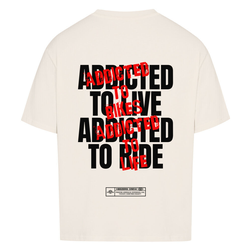 Ride Addicted Oversized T-Shirt mit großem typografischem Rückenprint. Das Design verbindet die Leidenschaft für Motorräder, das Fahren und das Lebensgefühl auf zwei Rädern. Hochwertige Motorrad Streetwear von Mazares Racing. natural raw