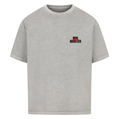 Oversized Motorrad T-Shirt mit kleinem Ride Addicted Brustprint. Schweres 240 GSM Baumwollshirt mit lässigem Oversized Fit und Dropped Shoulders für Motorradfahrer und Biker. washed grey