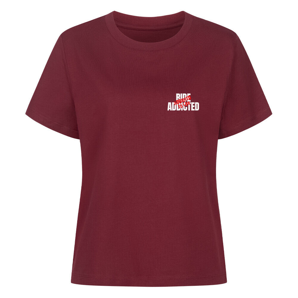 Damen Motorrad T-Shirt aus 100 % gekämmter ringgesponnener Bio-Baumwolle mit dezentem Ride Addicted Brustprint. Hochwertiges 180 GSM Shirt für Motorradfahrerinnen mit angenehmem Tragekomfort. burgunder