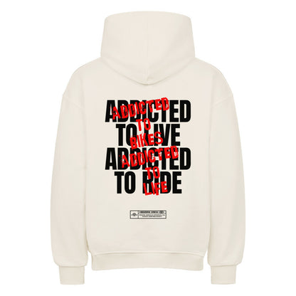 Ride Addicted Oversized Motorrad Hoodie mit großem typografischem Rückenprint. Das Design verbindet die Leidenschaft für Motorräder, Freiheit und das Leben auf zwei Rädern. Motorrad Streetwear von Mazares Racing. natural raw