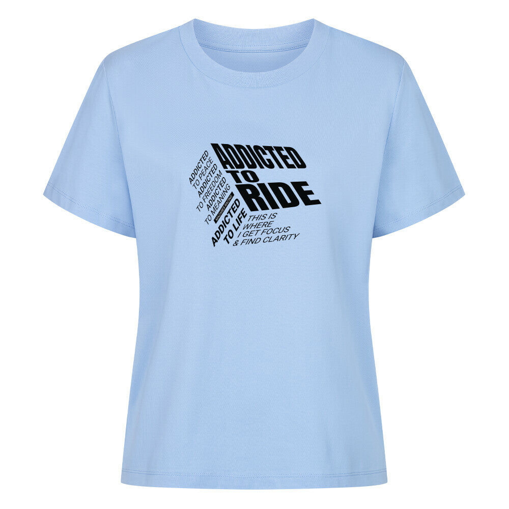 Damen Motorrad T-Shirt aus 100 % gekämmter ringgesponnener Bio-Baumwolle mit großem typografischem Ride Addicted Frontprint. Hochwertiges 180 GSM Shirt für Motorradfahrerinnen mit angenehmem Tragekomfort und moderner Passform. sky blue