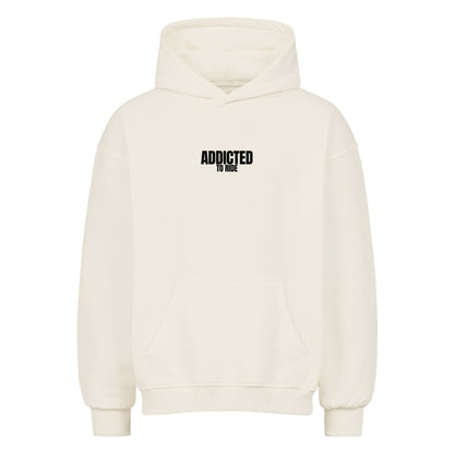 Oversized Motorrad Hoodie mit dezentem RIDE ADDICTED Frontprint auf der Brust. Schwerer 380 GSM Premium Hoodie mit lässigem Oversized Fit und Dropped Shoulders von Mazares Racing.