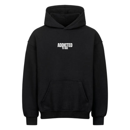 Oversized Motorrad Hoodie mit dezentem RIDE ADDICTED Frontprint auf der Brust. Schwerer 380 GSM Premium Hoodie mit lässigem Oversized Fit und Dropped Shoulders von Mazares Racing.