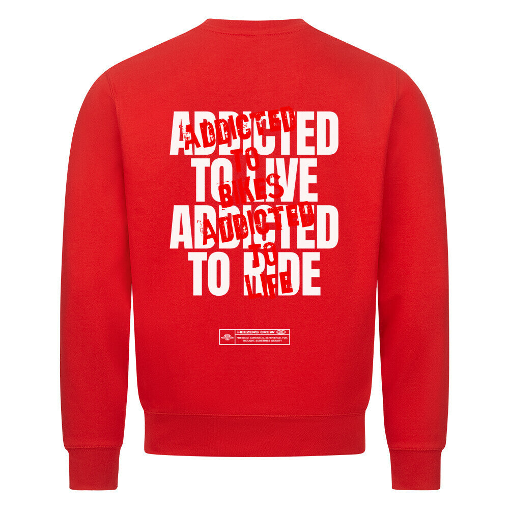 Ride Addicted Herren Sweatshirt von Mazares Racing mit großem typografischen Backprint "Addicted To Ride – Addicted To Life" und kleinem Ride Addicted Brustprint. Klassisches Sweatshirt mit normaler Passform aus innen gebürsteter Baumwollmischung – ideal für Motorradfahrer und Biker im Alltag sowie nach der Tour. rot