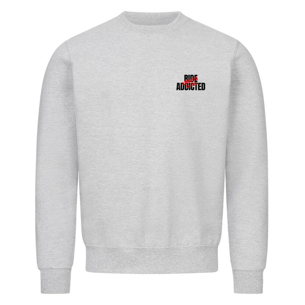 Ride Addicted Herren Sweatshirt von Mazares Racing mit großem typografischen Backprint "Addicted To Ride – Addicted To Life" und kleinem Ride Addicted Brustprint. Klassisches Sweatshirt mit normaler Passform aus innen gebürsteter Baumwollmischung – ideal für Motorradfahrer und Biker im Alltag sowie nach der Tour. heather grey