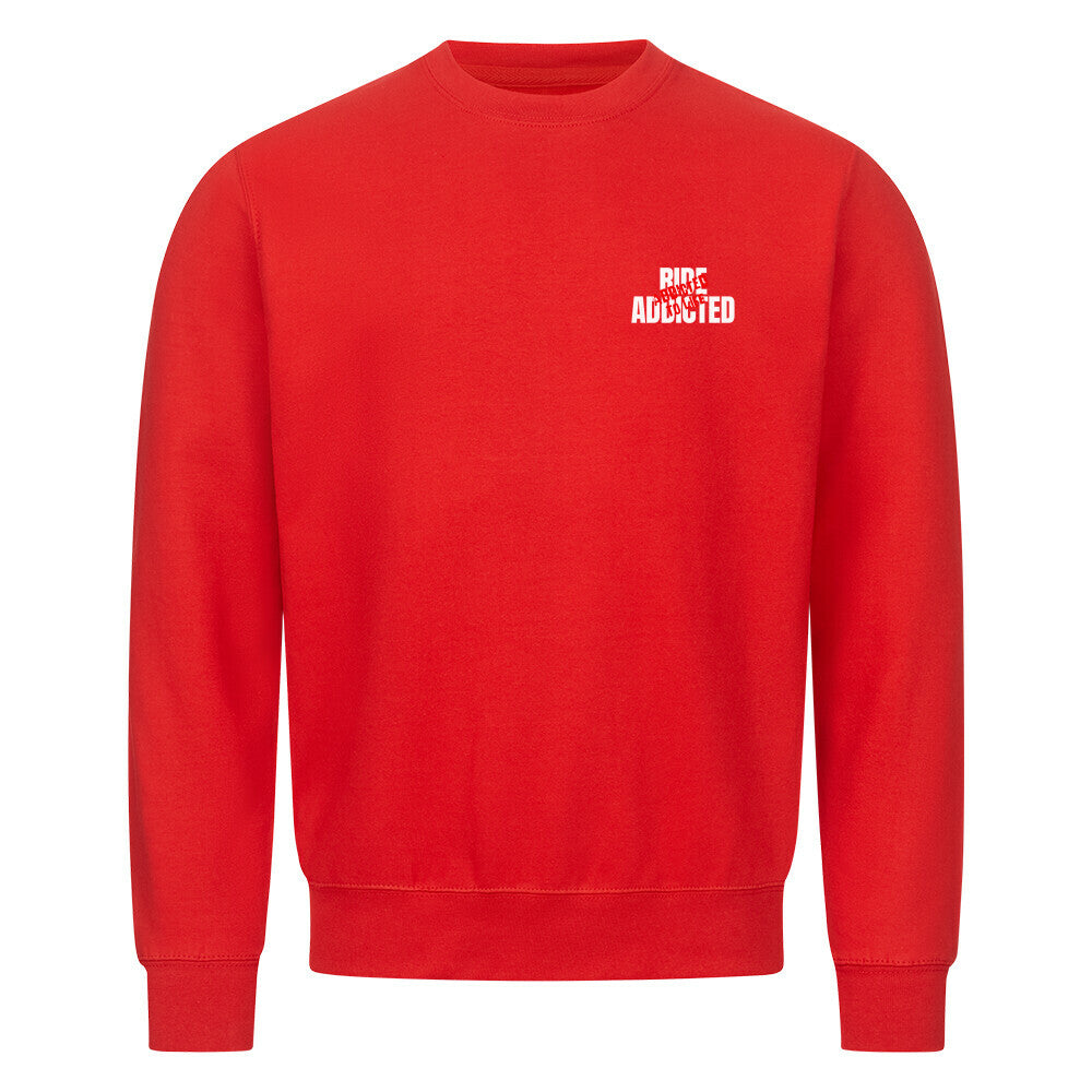 Ride Addicted Herren Sweatshirt von Mazares Racing mit großem typografischen Backprint "Addicted To Ride – Addicted To Life" und kleinem Ride Addicted Brustprint. Klassisches Sweatshirt mit normaler Passform aus innen gebürsteter Baumwollmischung – ideal für Motorradfahrer und Biker im Alltag sowie nach der Tour. rot
