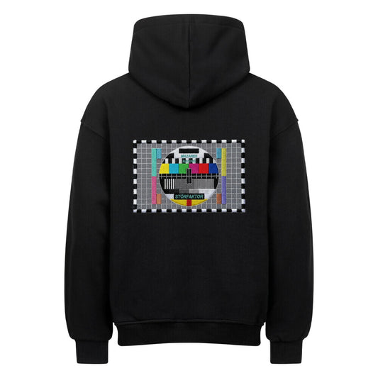 Schwarzer Oversized Hoodie mit großem STÖRFAKTOR-Testbild-Patch in Stickoptik auf dem Rücken. Hochwertiger Motorrad Hoodie im Streetwear-Stil von Mazares Racing.