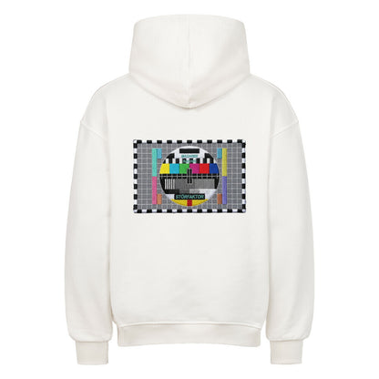 Weißer Oversized Hoodie mit großem STÖRFAKTOR-Testbild-Patch in Stickoptik auf dem Rücken. Hochwertiger Motorrad Hoodie im Streetwear-Stil von Mazares Racing.