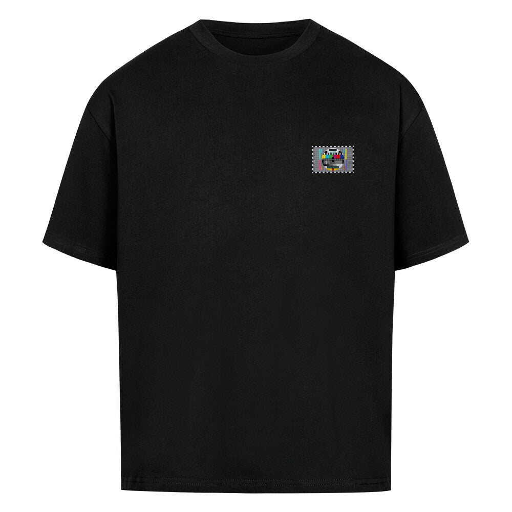 STÖRFAKTOR Oversized Motorrad T-Shirt in Schwarz mit kleinem Testbild-Logo auf der linken Brust. Schweres 240 GSM Baumwollshirt mit lässigem Oversized Fit und Dropped Shoulders von Mazares Racing.
