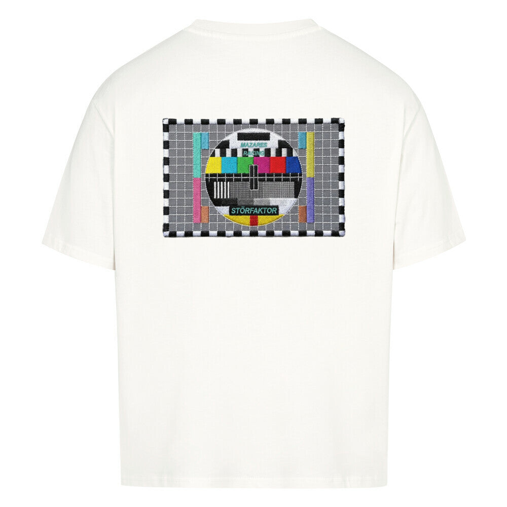 Weißes STÖRFAKTOR Oversized T-Shirt mit markantem Rückenprint im Retro-Testbild-Design. Hochwertiges Motorrad Lifestyle Shirt mit lockerer Passform.